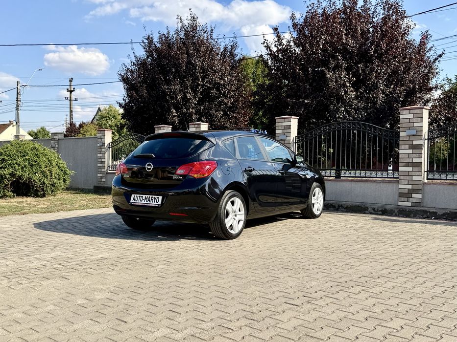 Opel Astra J Ecoflex Benzina Posibilitate Rate / Garantie / Buy-Back / Livrare