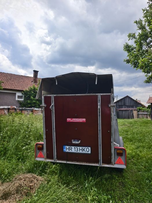 Remorcă pentru transport animale