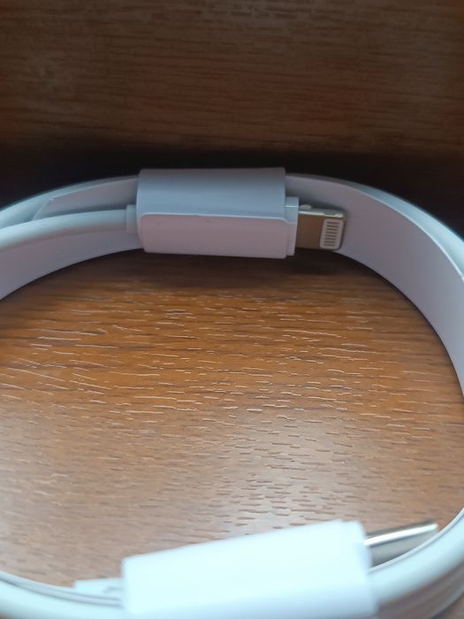 Продам щнур от AirPods оригинал