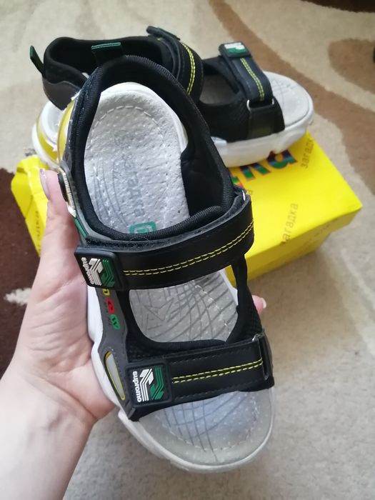 Продам сандали на мальчика