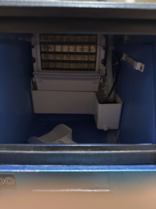 Професионален ледогенератор