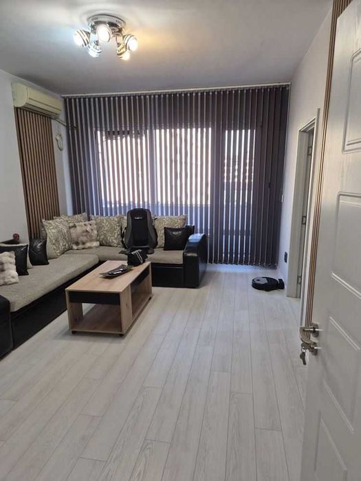 Тристаен апартамент в Кючук Париж