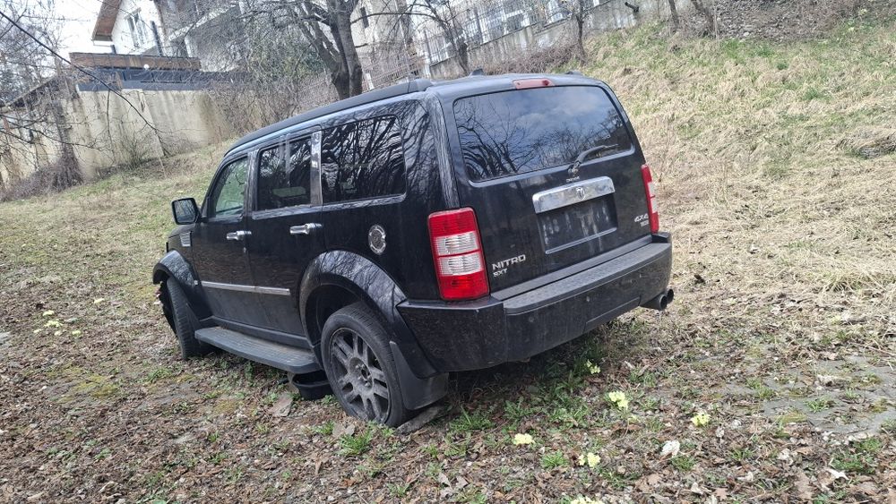 Dezmembrez Dodge nitro 2.8  diesel