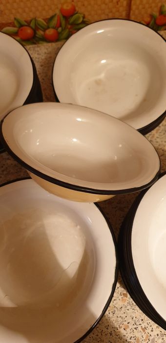 Чашки металлические эмалированые.