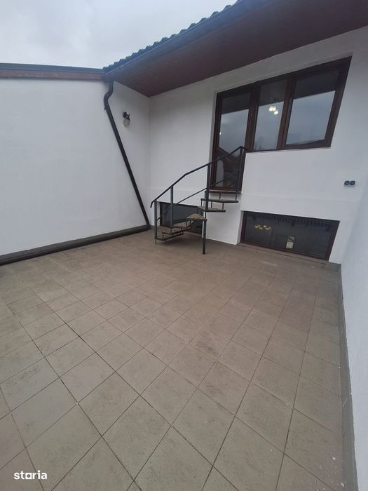 Casa P+etaj in Vlădesti