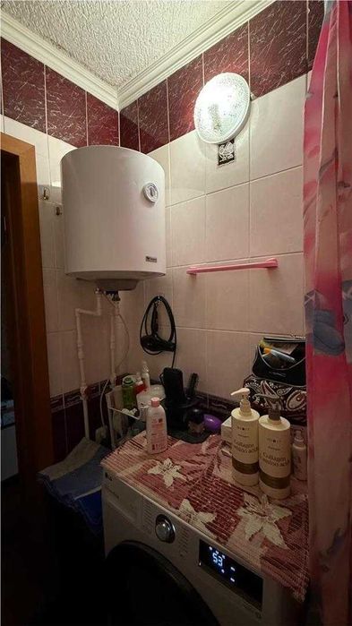 продам 2 комнатную с мебелью