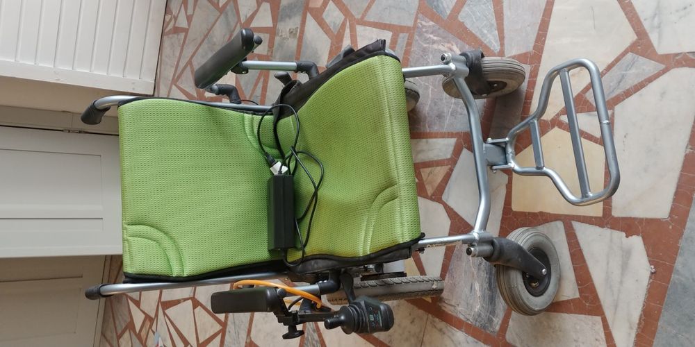 Инвалидное кресло с электроприводом