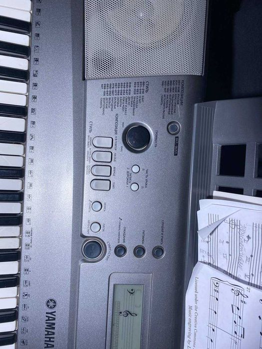 Синтезатор Yamaha PSR R300