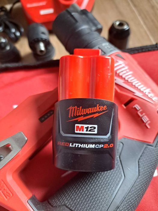 Milwaukee 2505-20 Винтоверт с адаптери