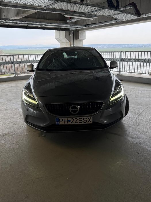 Volvo.  V 40. 2018