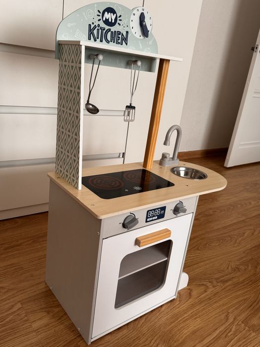 Детская кухня деревянная