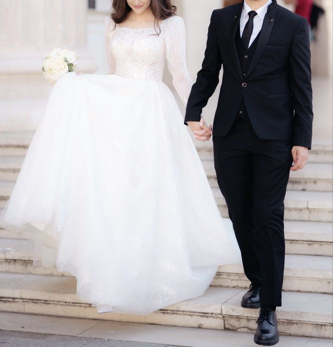 Rochie de mireasă elegantă S–M, mâneci lungi, stare foarte bună