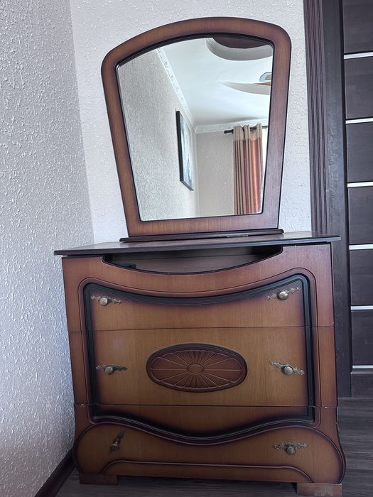 Продам спальный гарнитур