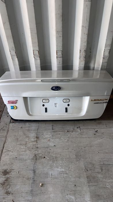 Крышка багажника субару