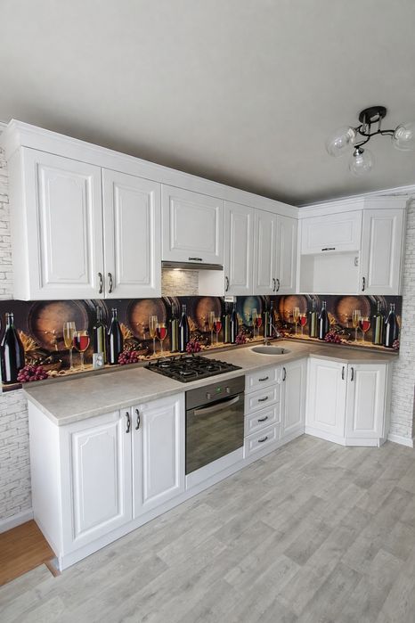 Кухонный гарнитур с встроенной техникой (варочная панель,духовой шкаф)