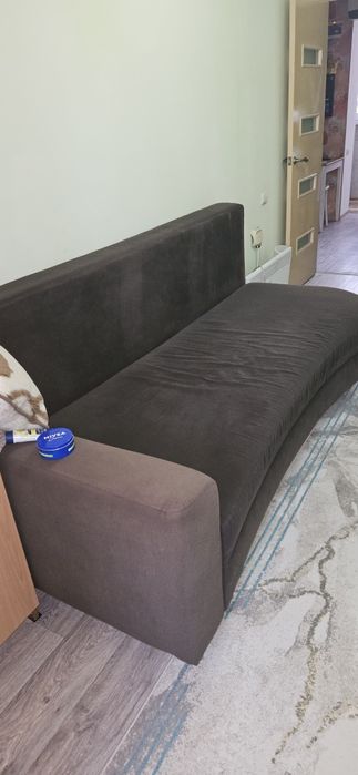 Диван б/у продам.