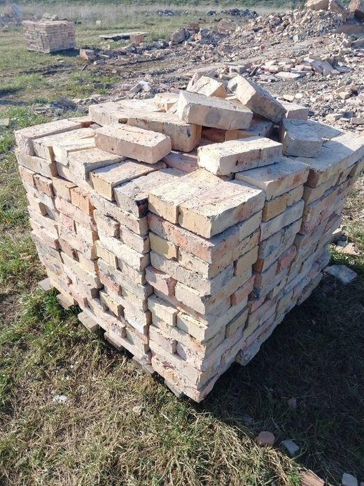 Продаю красный кирпич