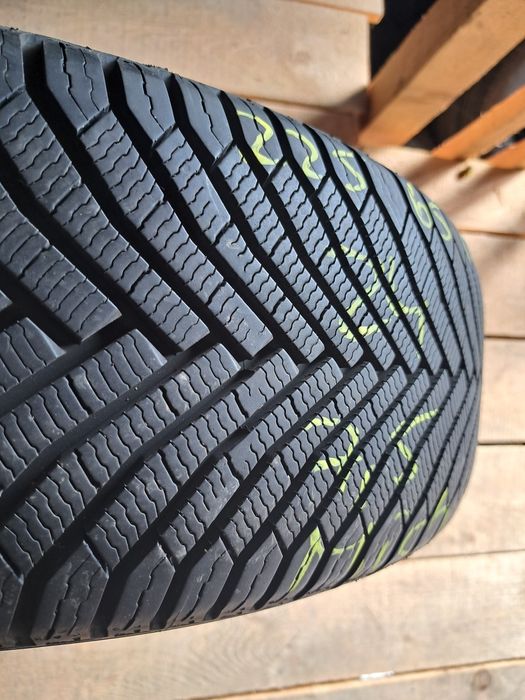 Anvelope desperecheate 225/65 R17 Michelin și Pirelli