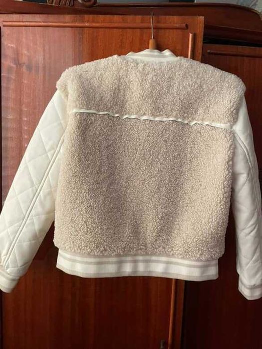 продам куртку бомбер на девочку 6-8 лет ,привезли из Канады