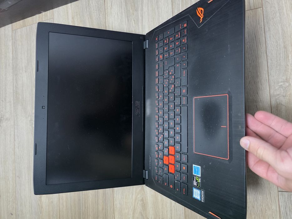 Laptopuri gaming pentru piese