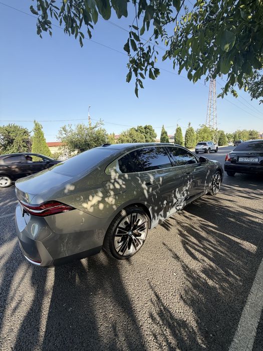 Bmw i5 35L Full option