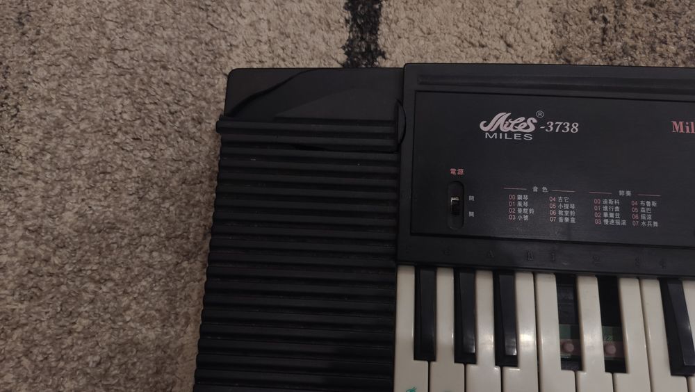 Продам детский синтезатор