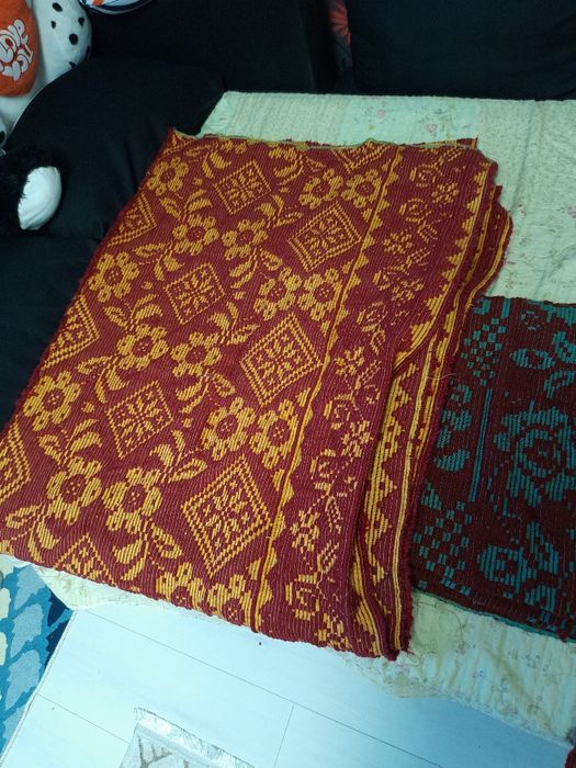 Vând covoare vechi de la țară