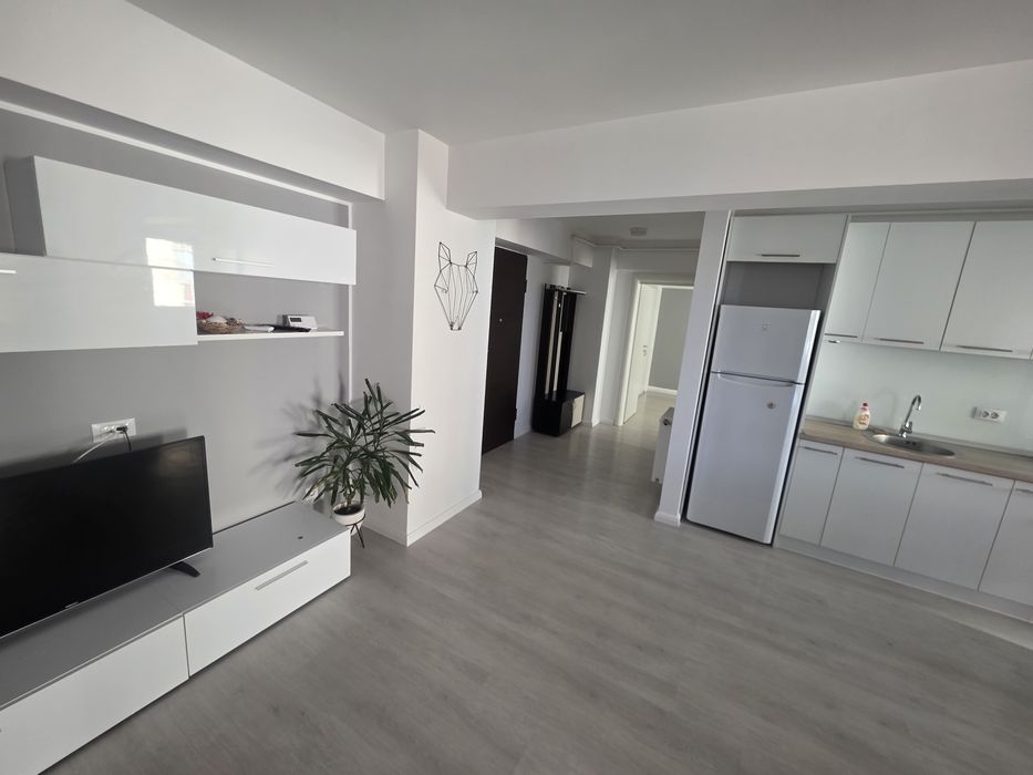 Închiriez apartament