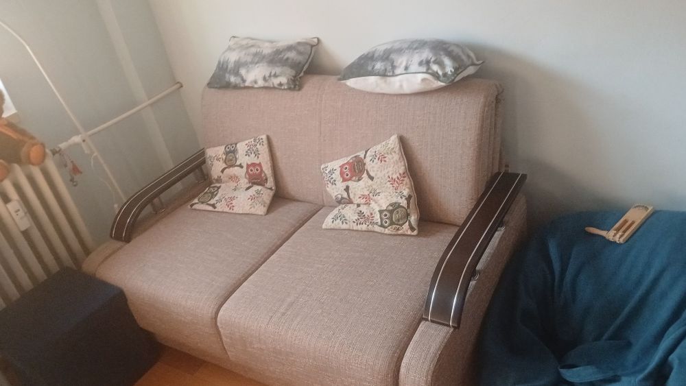 Canapea extensibila, cu spatiu pentru depozitare,nefolosita, fara nici