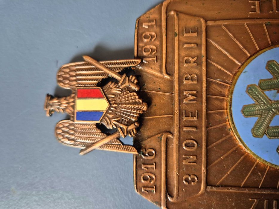 Vand o plachetă militară aniversară românească emisă pe data de 3 noiembrie 1991.