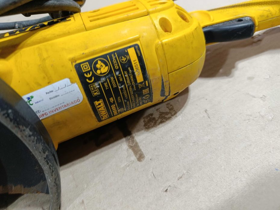 Polizor Unghiular DeWalt DWE490 - Puternic (2000W, 230mm)