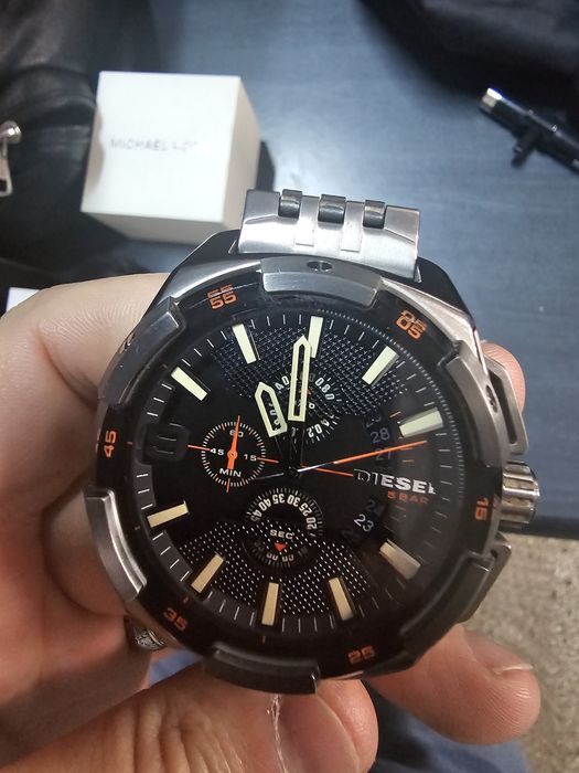 Vand doua ceasuri Diesel