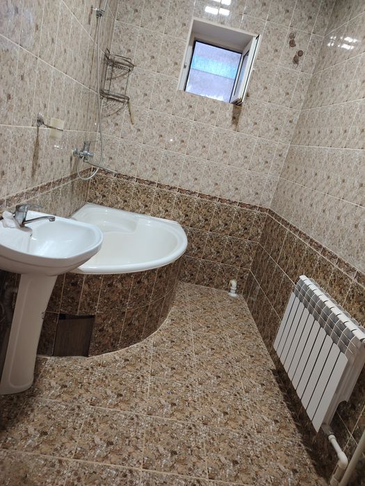 Ижарага Уй. Човкай тарафда наъмунали котедж