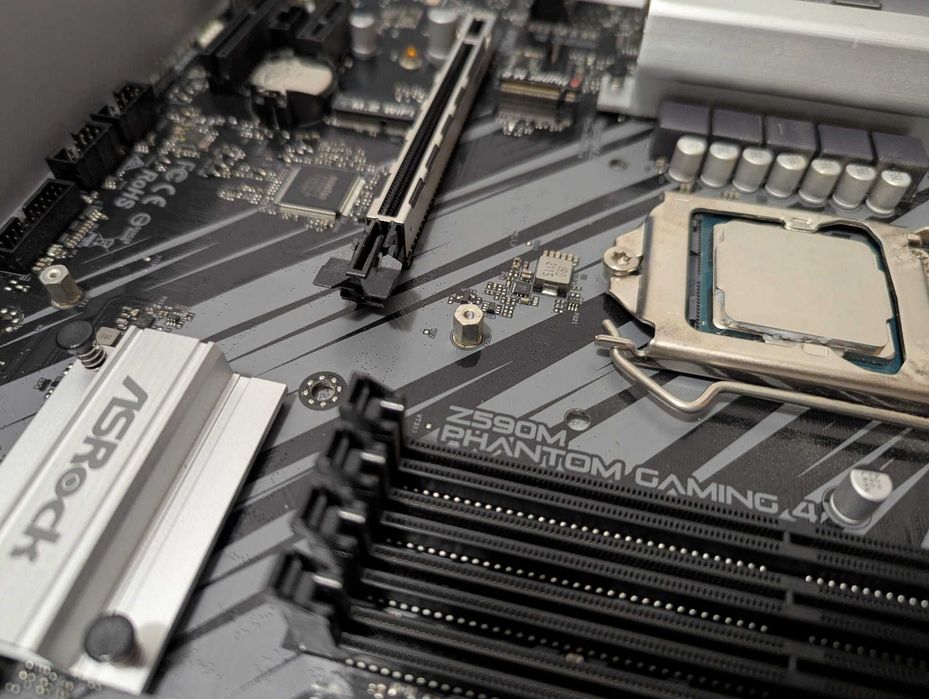 Kit Intel I5 10400F + MB ASRock Z590M PhantomGaming 4 + 16 GB RAM DDR4