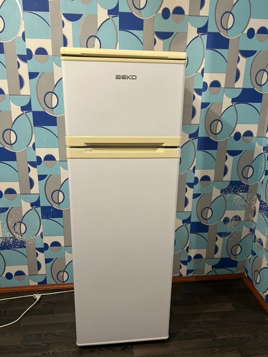 Веко холодильник б/у