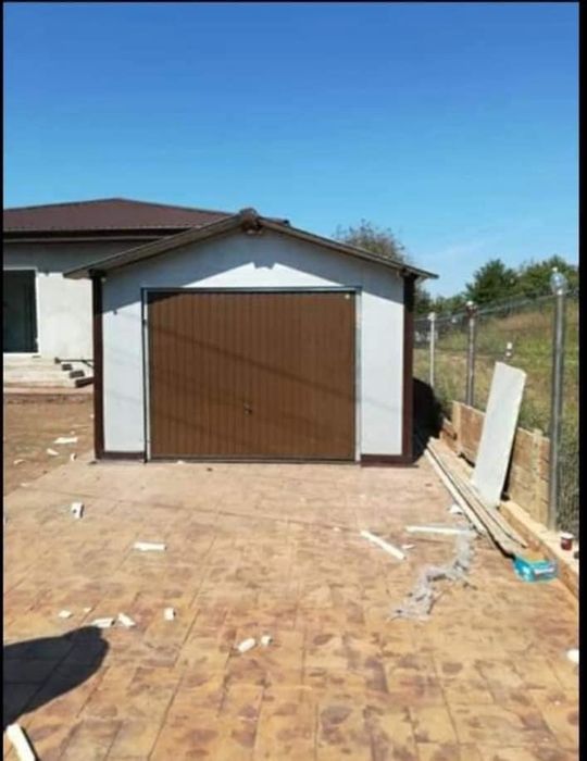 Vând garaje auto din panouri sandwich termoizolante