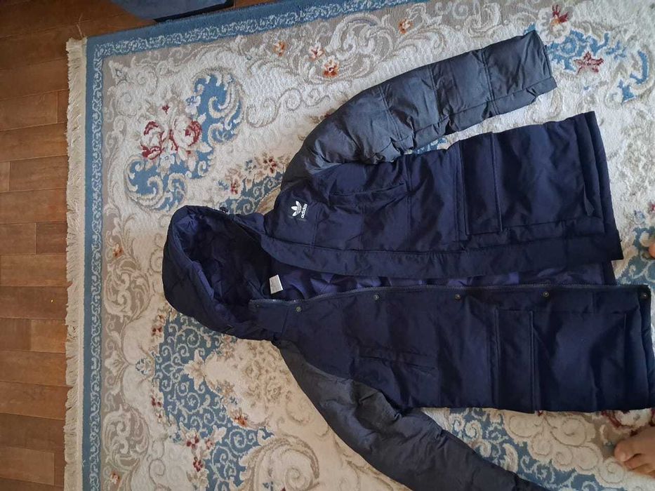 Продам зимние куртки