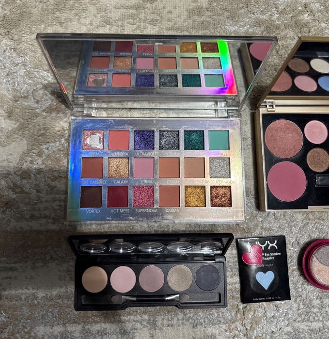 Продам дешево тени для глаз