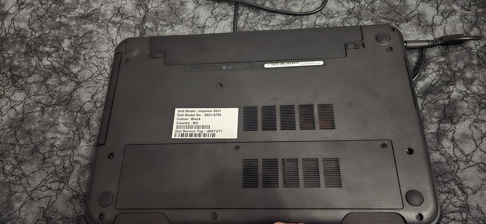 Продавам лаптоп Dell Inspiron 3521-5759