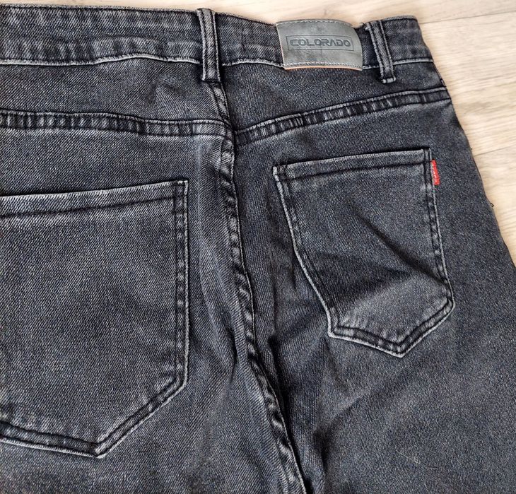 Продам женские джинсы