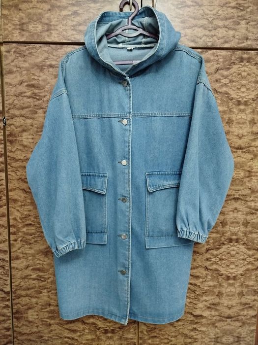 Женские костюм сотилади.