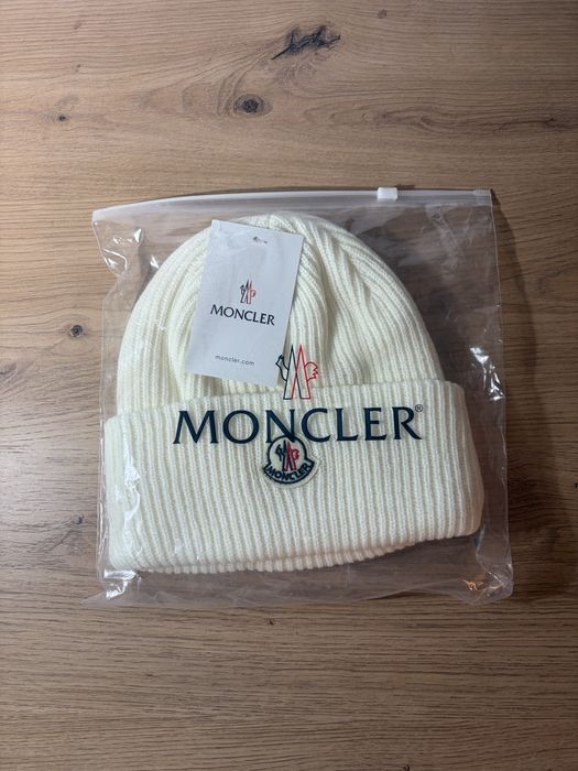 Caciula Moncler Alba
