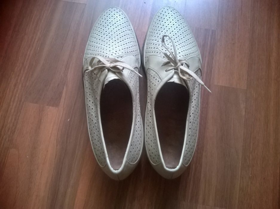 Vând pantofi de gală, din piele, pentru bărbați mărimea 42