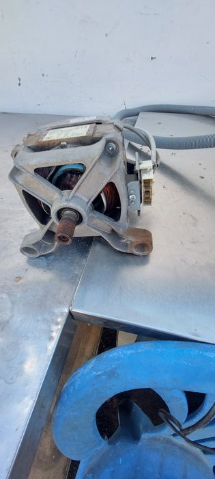 Продам двигатель для стиральной машины Ariston