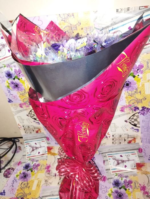 Букет из роз и бабочек