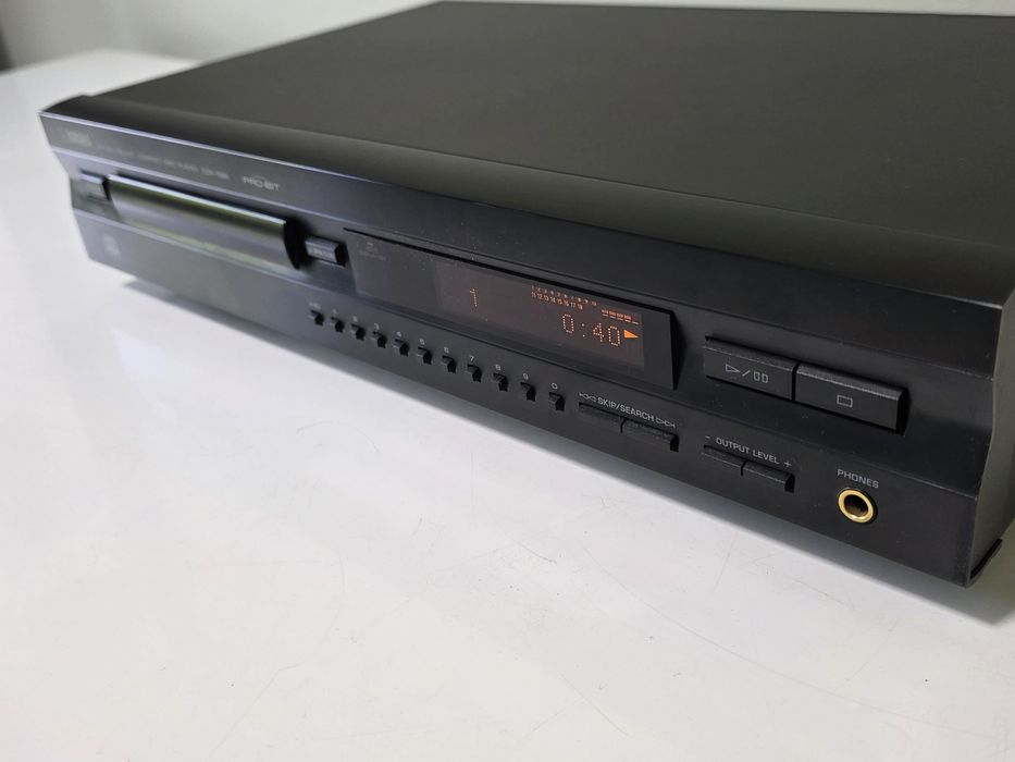 CD плейър Yamaha CDX-596