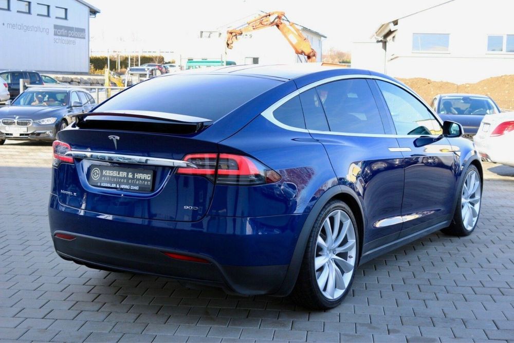 Tesla Model X 90D