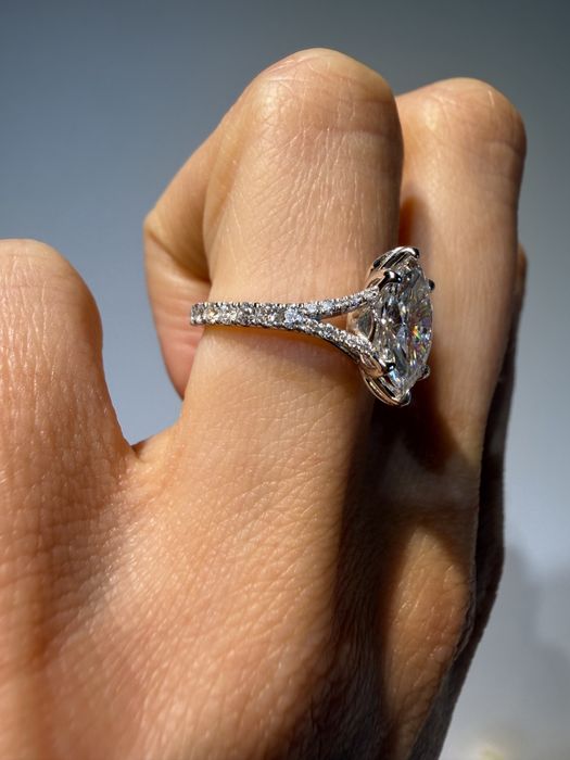 Inel de logodna aur 10K si moissanite