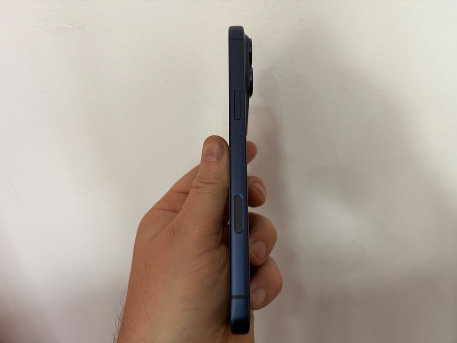 Iphone 17 Pro Max, Deep Blue, pentru piese/recarosare