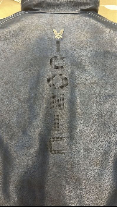 Продам куртку ICONIC